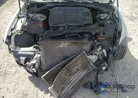 2018 Jaguar Xe Premium z USA, uszkodzony, nr VIN SAJAD4FXXJCP20105